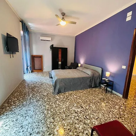 Matthias Central Rooms And Accomodation Bari Extérieur photo