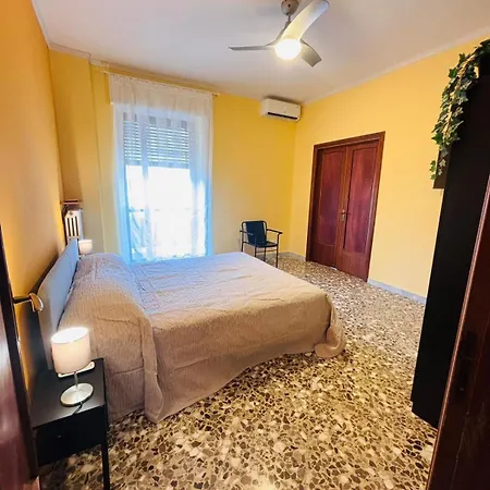 Matthias Central Rooms And Accomodation Bari Extérieur photo
