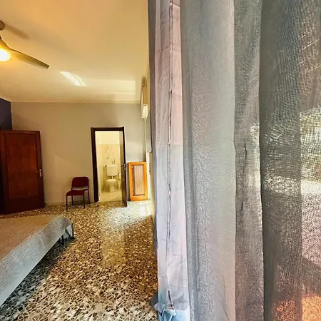 Matthias Central Rooms And Accomodation Bari Extérieur photo